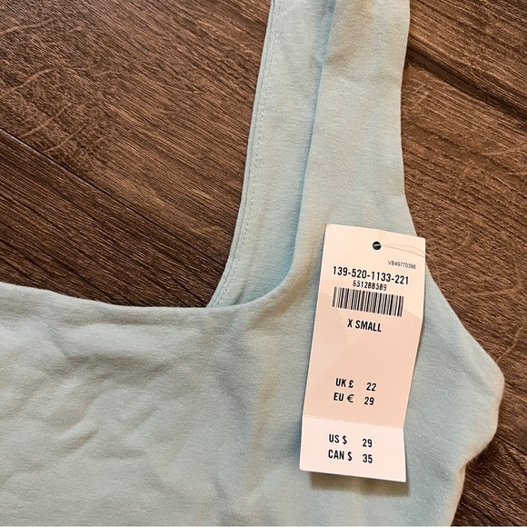 NWT🔥 A&F crop top, XS - Picture 2 of 3